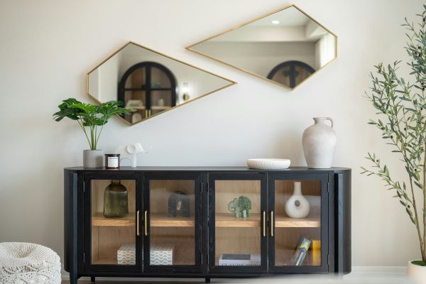 Découvrez des meubles et miroirs design uniques en ligne